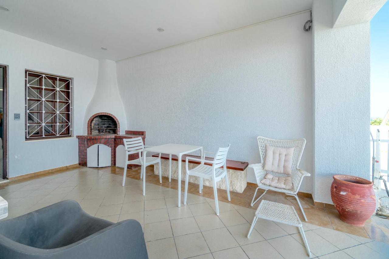 Costa Vasia Seaside Suites And Apartments Vrahati Екстериор снимка